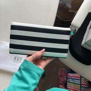 NWT Kut from the Kloth black & white wallet